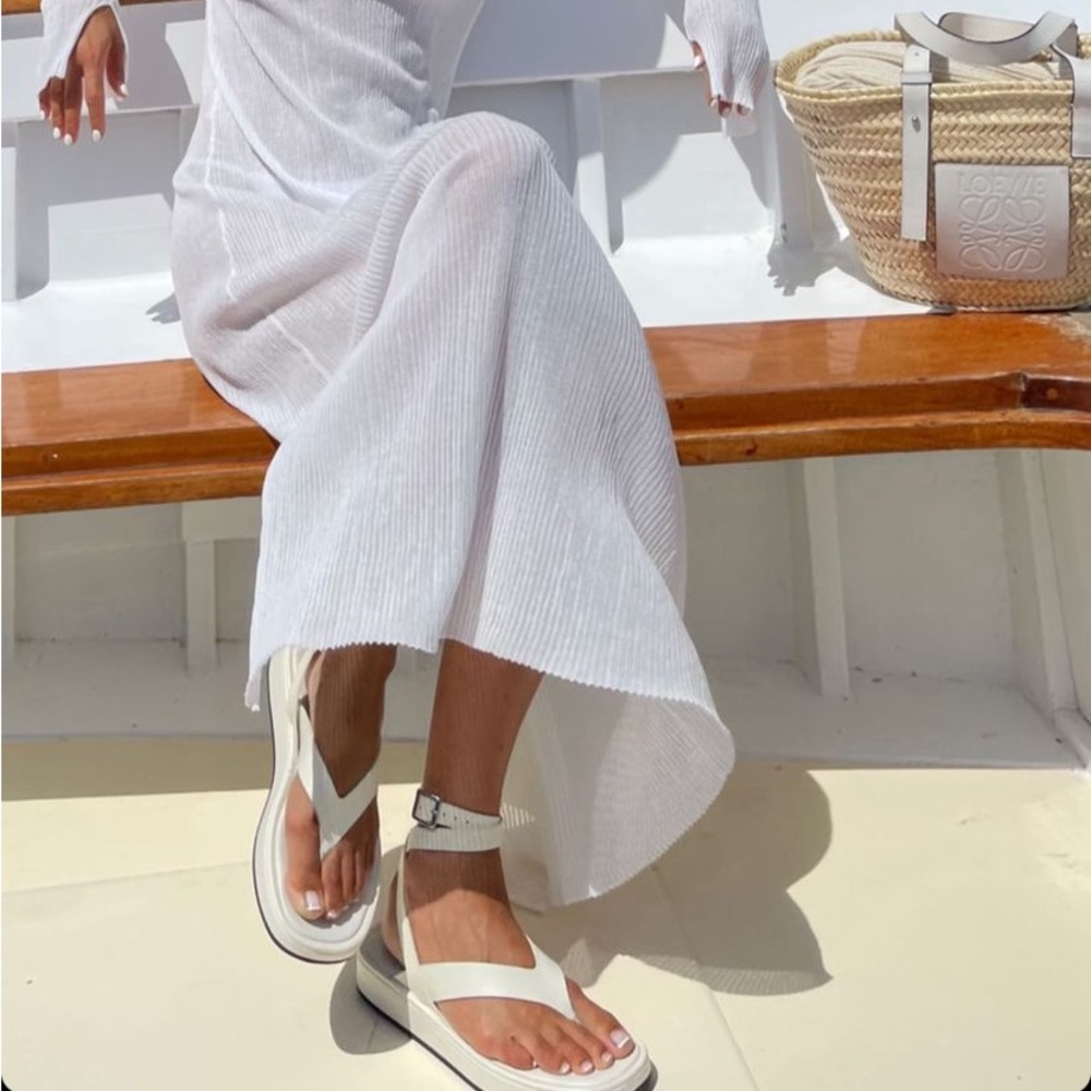 NEW Zara White Flat Strappy Leather Sandals Size 6 1/2